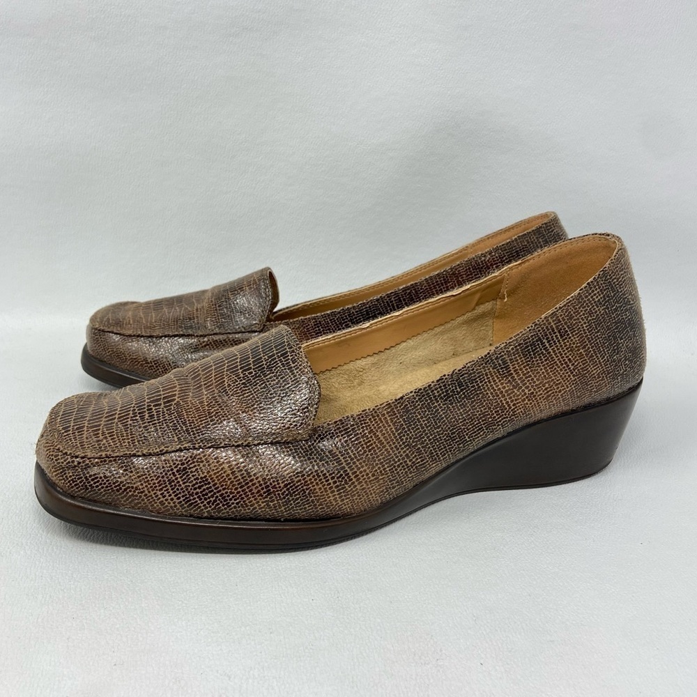 Aerology Up Tempo Brown Slip On Loafer 2" Heels Shoes, Women’s Size 11M